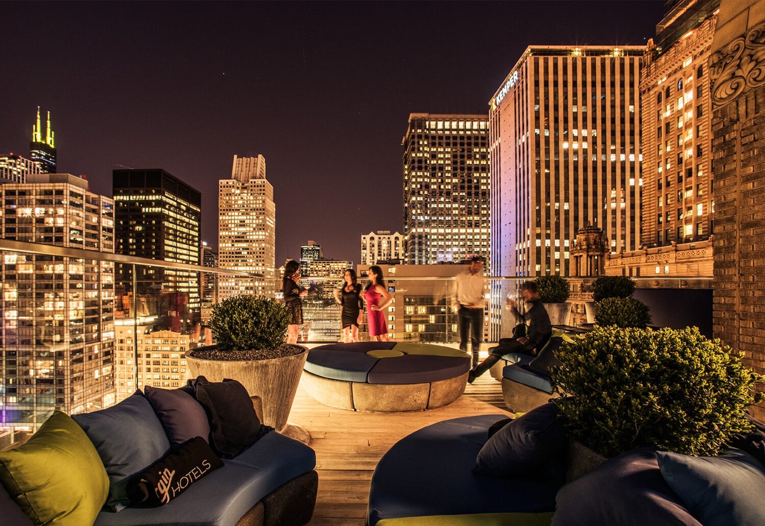 The Best Rooftops in Chicago to Experience The JetSetting Fashionista
