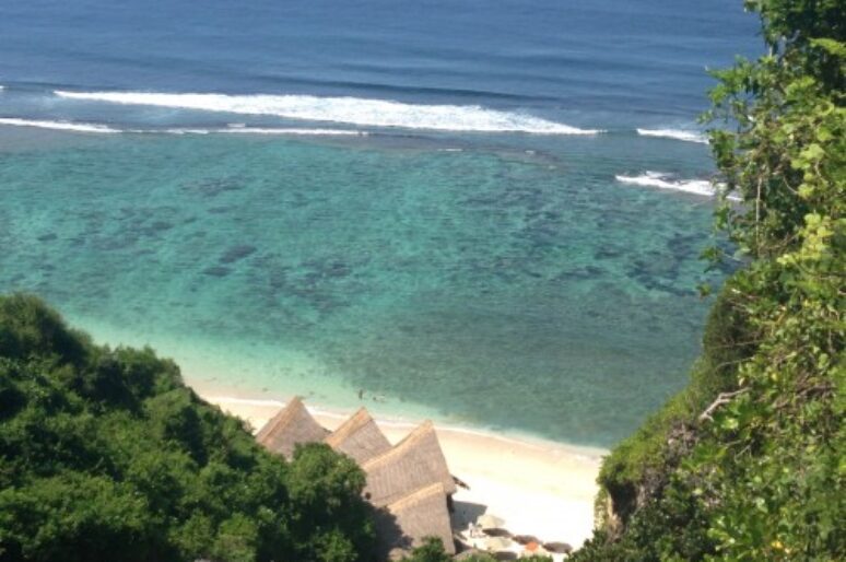 Sunday’s Beach Club in Uluwatu Bali