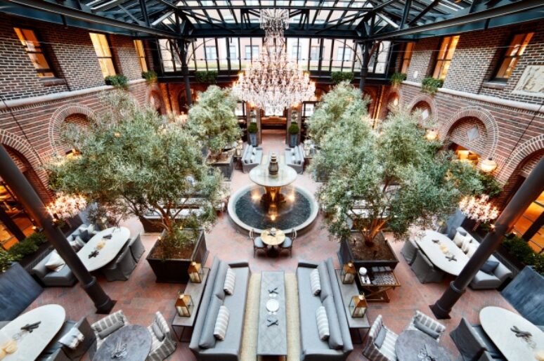 3 Arts Club Cafe In Restoration Hardware Chicago