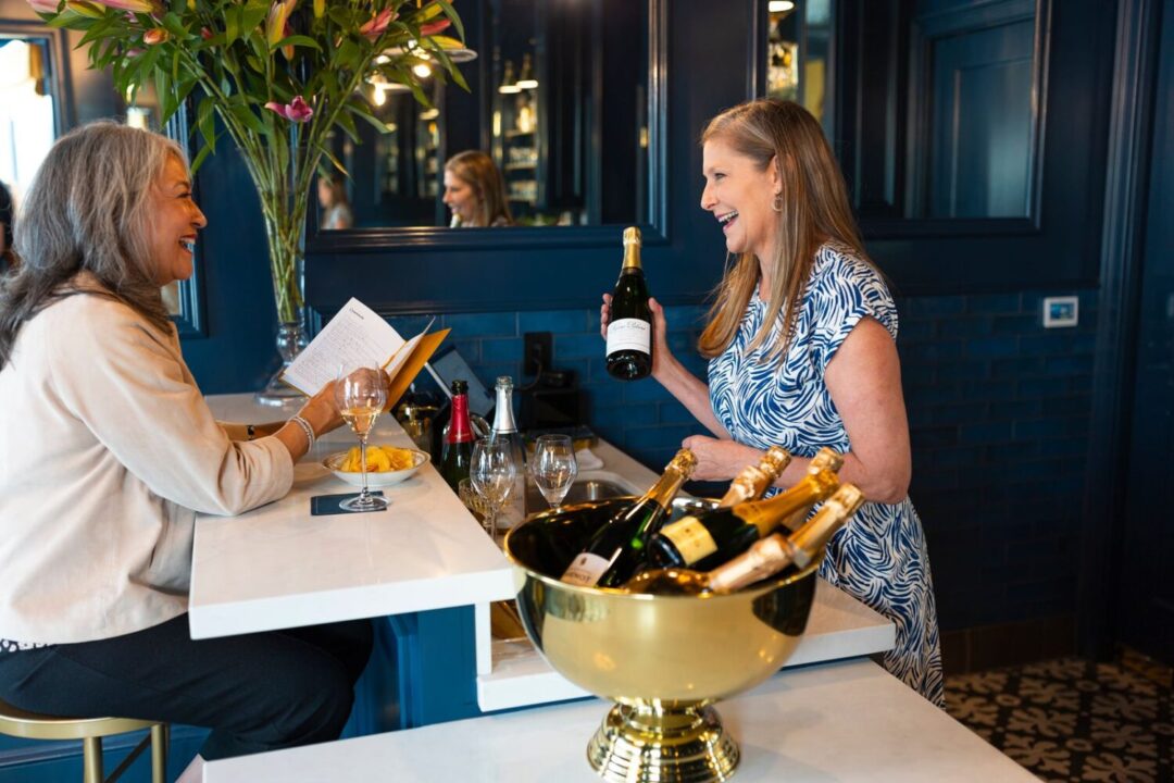 Guests at Healdsburg Bubble Bar | The JetSetting Fashionista
